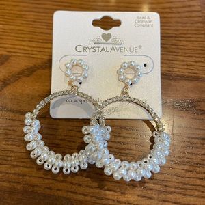 NWT - Pearl round dangly earrings